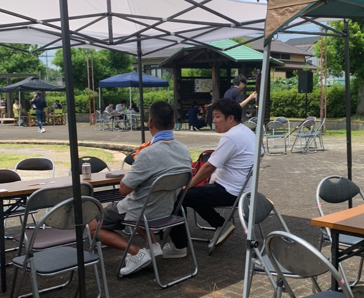 会話を楽しむ様子